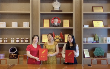 恭喜龍女士呂女士成功加入翌芙萊大家庭，成為翌芙萊美業(yè)傳播天使。
